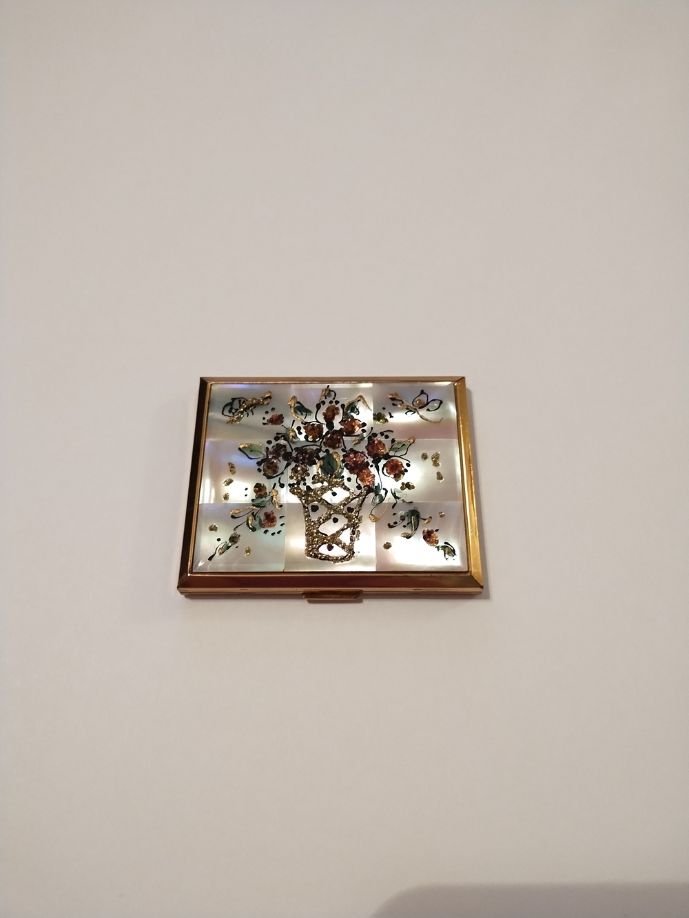 American Beauty Elgin America 1259 Floral Compact-Mother Of Pearl-Gold Trim